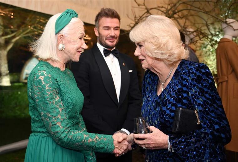 Charles diniert mit Beckhams, Mirren und Versace Die Reise fällt zusammen mit dem 20. Hochzeitstag des Paares am 9. April.