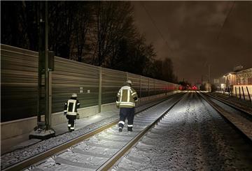 Die Rettungskräfte suchten nach einer 34-jährigen Frau, weil ein Zugführer dachte, dass sie vor seine Lok gesprungen sei.