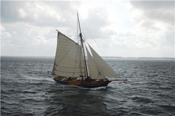 Die „Rigmor von Glückstadt“ wurde 1853 in Glückstadt gebaut. Sie ist das älteste fahrtüchtige Segelschiff Deutschlands. Wegen des geringen Tiefgangs hat sie als Austernkutter und Steinfischer-Schiff gedient. Seit 1992 liegt die „Rigmor“ wieder im Heimathafen Glückstadt. Foto Rigmor