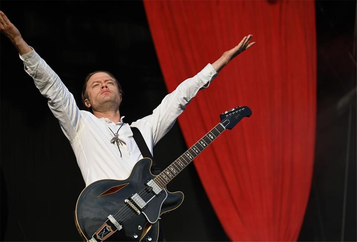 Die Rockband Mando Diao mit Frontmann Björn Dixgård hat kommende Konzerte abgesagt. (Archivbild)