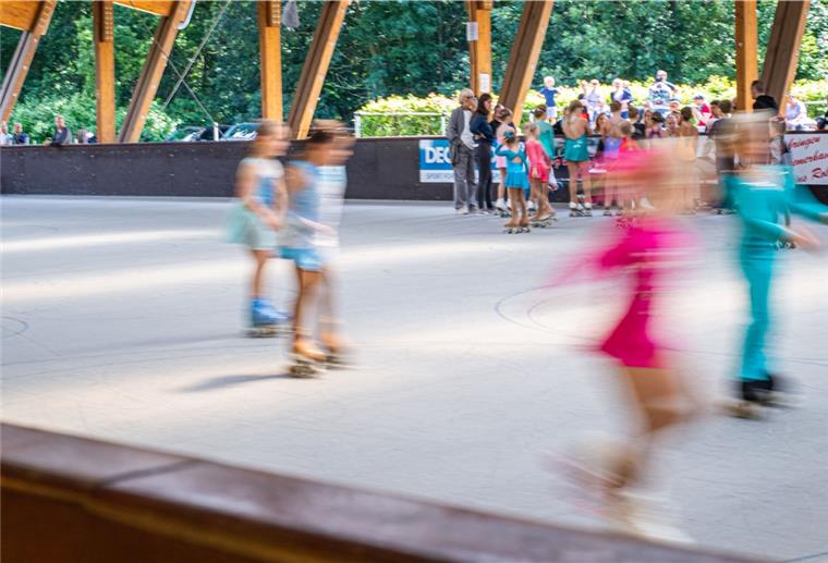 Die Rollkunstläufer des ERC Bremerhaven Trainingswettkampf beim ERC Bremerhaven in der Rollsportanlage im Bürgerpark.