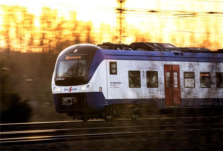 Verspätung auf Zugstrecke zwischen Bremen und Bremerhaven Ein Zug der Nordwestbahn
