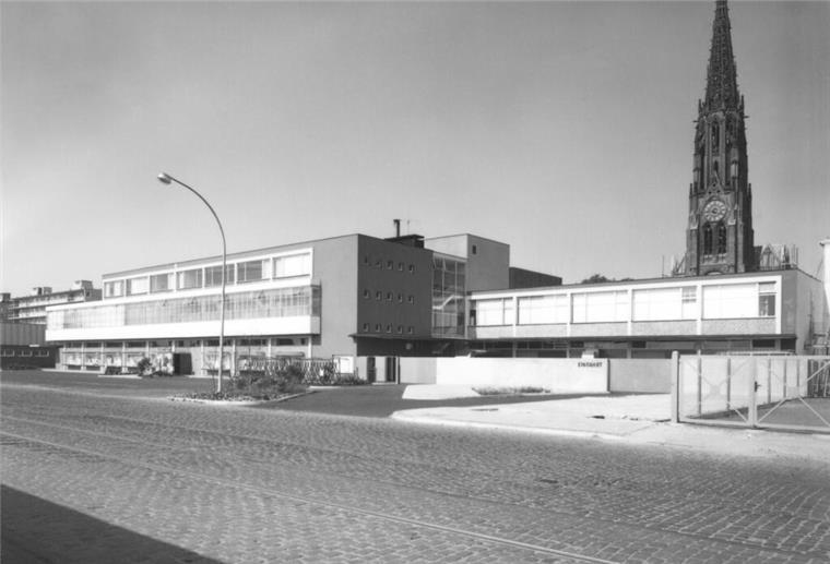Die Rückansicht des Karstadt-Gebäudes 1958: Die Straße Am Alten Hafen ist noch frei. So soll es auch wieder kommen. 