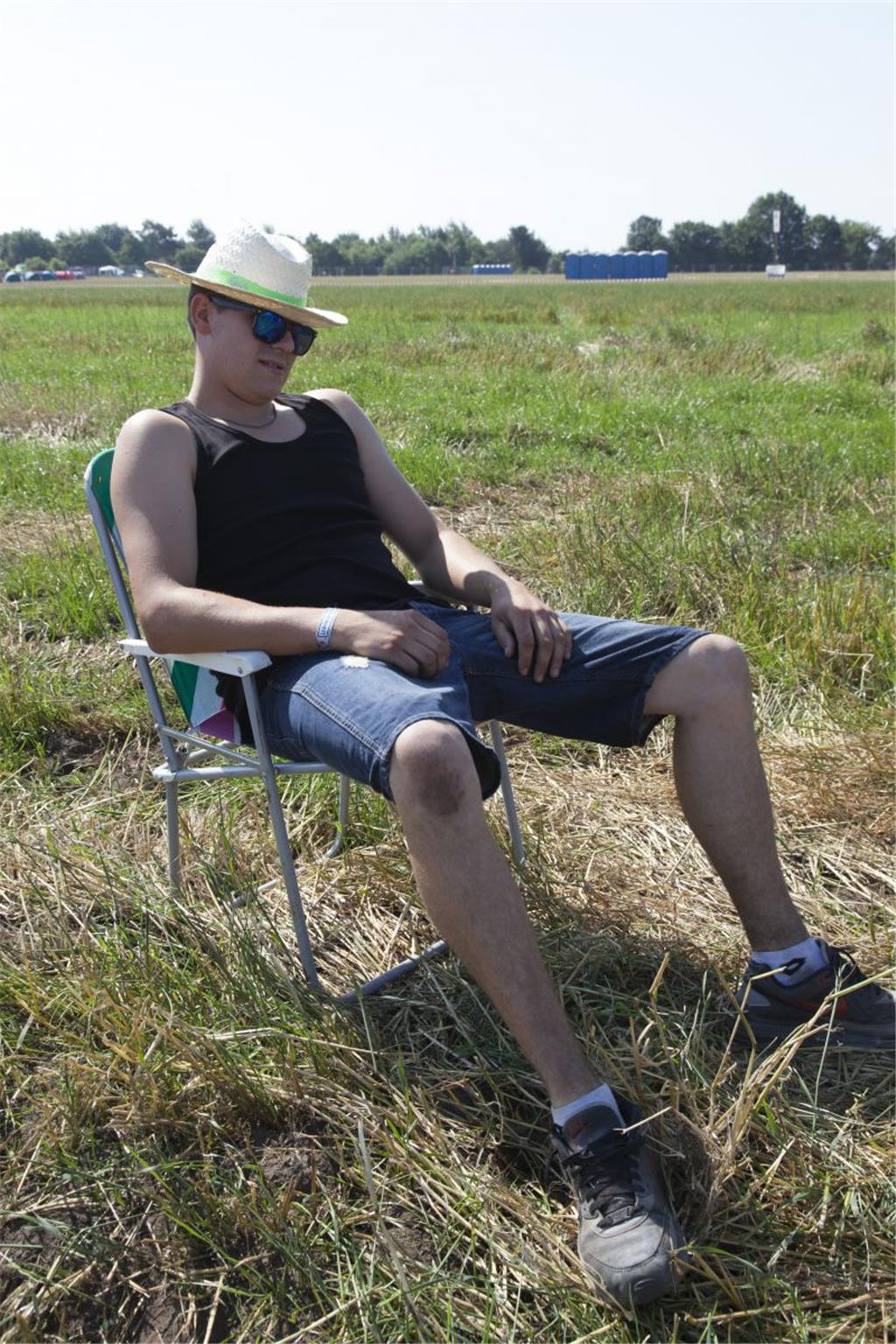 Die Ruhe vor dem (An-)Sturm: Feuerwehrmann Tim aus Cappel beim Mittagsnickerchen...