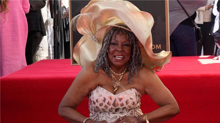 Hollywood-Stern für Sängerin Martha Reeves Die Sängerin feierte in den 60er-Jahren mit der Frauenband Martha Reeves & The Vandellas Hits wie „Dancing in The Street“ und „Heat Wave“.