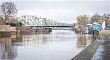 Die Sanierungsarbeiten an der Alten Geestebrücke in Bremerhaven sind fast abgeschlossen. Am Donnerstag wurde die Brücke erstmalig wieder gedreht.