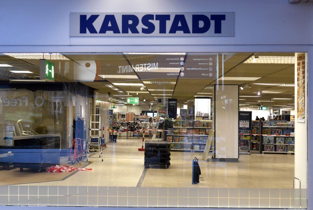 Die Schaufenster von Karstadt sind leer, ganze Abteilungen im Obergeschoss wurden geräumt.  