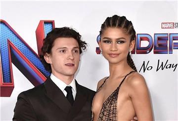 Die Schauspieler Tom Holland und Zendaya denken an alte Zeiten zurück.