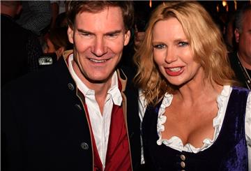 Die Schauspielerin Veronica Ferres und ihr Mann Carsten Maschmeyer im Käferzelt auf dem Oktoberfest im vergangenen Jahr.