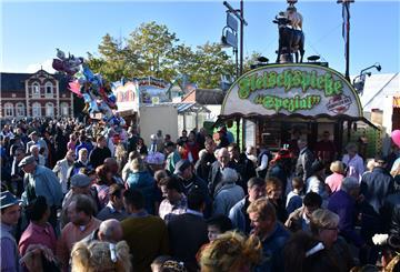 Die Schausteller wünschen sich nach den Einbußen durch die Pandemiejahre niedrigere Standgebühren auch beim Roonkarker Mart. Doch auch die Gemeinde ist finanziell klamm. Foto: Archiv