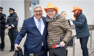 Die schönsten Fotos vom königlichen Besuch in Bremerhaven. Foto: Hartmann