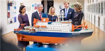 Die schönsten Fotos vom königlichen Besuch in Bremerhaven. Foto: Hartmann