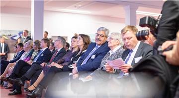 Die schönsten Fotos vom königlichen Besuch in Bremerhaven. Foto: Hartmann