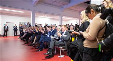 Die schönsten Fotos vom königlichen Besuch in Bremerhaven. Foto: Hartmann