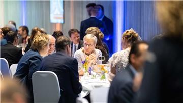 Die schönsten Fotos vom königlichen Besuch in Bremerhaven. Foto: Hartmann