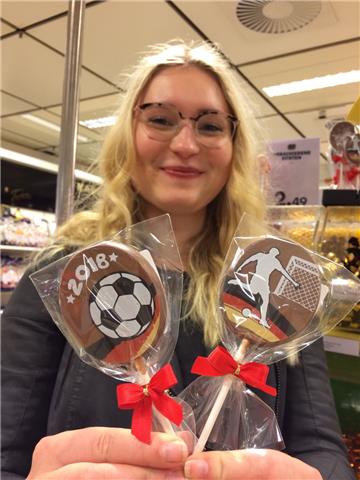 Die Schokoladenlollies sind toll zum Verschenken. (Karstadt)