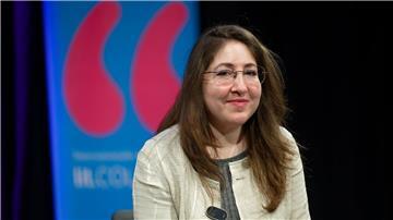 Die Schriftstellerin Deborah Feldman sieht die deutsche Israel- und Antisemitismus-Debatte äußerst kritisch.