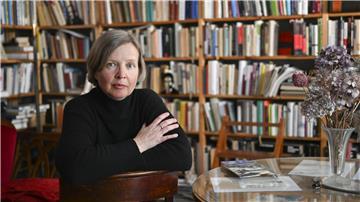 Die Schriftstellerin Jenny Erpenbeck, hier in ihrem Arbeitszimmer, ist für den Booker-Preis nominiert.