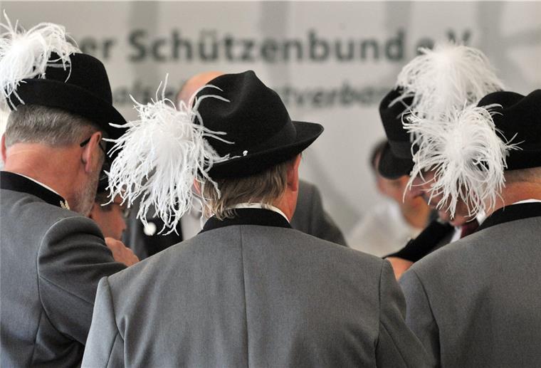 Die Schützenverbände im Cuxland stehen in den Startlöchern. Gefeiert werden darf noch nicht, aber Schießen ist wieder erlaubt. 