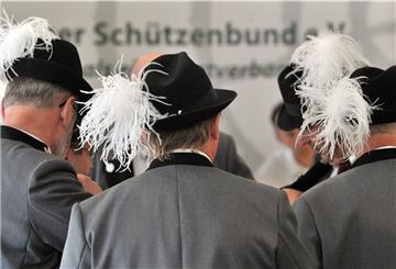 Die Schützenverbände im Cuxland stehen in den Startlöchern. Gefeiert werden darf noch nicht, aber Schießen ist wieder erlaubt. 