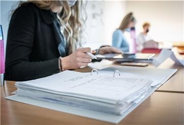 Die Schulen im Land Bremen sollen zum verbindlichen Wechselunterricht für alle Schüler übergehen.
