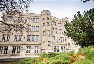 Die Schulleitung des Lloyd Gymnasiums sei nicht eingebunden worden.