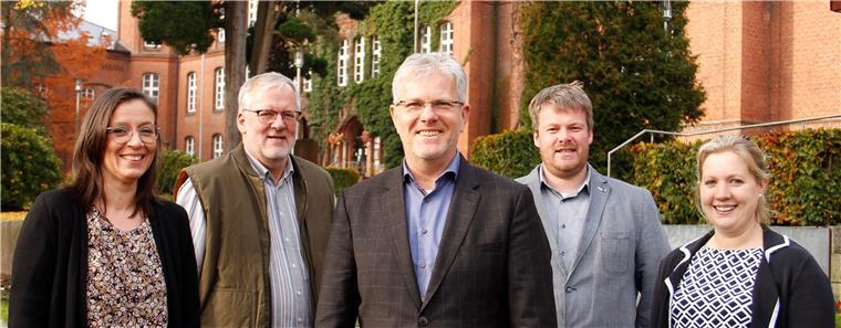 Bad Bederkesa: Frank Stegemann setzt auf ein engagiertes Team Die Schulleitung des Niedersächischen Internatsygmnasiums in Bad Bederkesa (von links): Susanne Welsch, Christian Ehlers, Frank Stegemann, Dr. Matthias Färber und Kristina Nutzenberger.