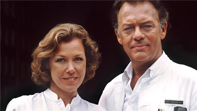 „Die Schwarzwaldklinik“ brachte in den 1980er Jahren Patientenfälle ins Fernsehen. (Archivbild) 