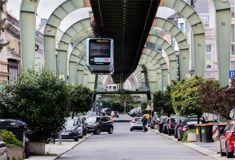 Die Schwebebahn ist schon länger ein Coolheitsfaktor der Stadt Wuppertal. Nun wird sie explizit als Reiseziel für 2025 empfohlen.