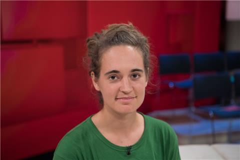Die Sea-Watch-Seenotretterin Carola Rackete spricht auf dem 55. Bremer Kapitänstag.