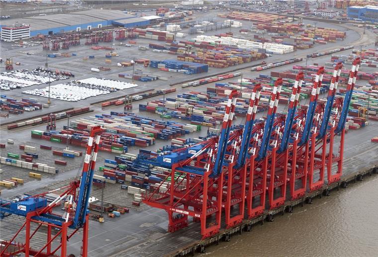 Die „Seaspan Dalian“ der  israelischen Reederei ZIM soll monatlich das  Eurogate-Terminal in Bremerhaven ansteuern. l