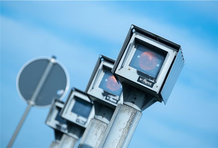 Die „Section Control“ misst das Tempo nicht an einer einzelnen Stelle, sondern ermittelt die Durchschnittsgeschwindigkeit auf einem gut zwei Kilometer langen Abschnitt.
