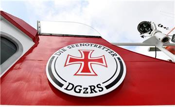 Die Seenotretter holten drei verunglückte Segler aus der Nordsee.