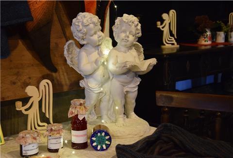 Die Selsinger Heimatfreunde präsentieren im Heimathaus in der Greven Worth ihren Engelmarkt, bei dem zwölf Aussteller ihr Kunsthandwerk anbieten - nicht nur Engel.