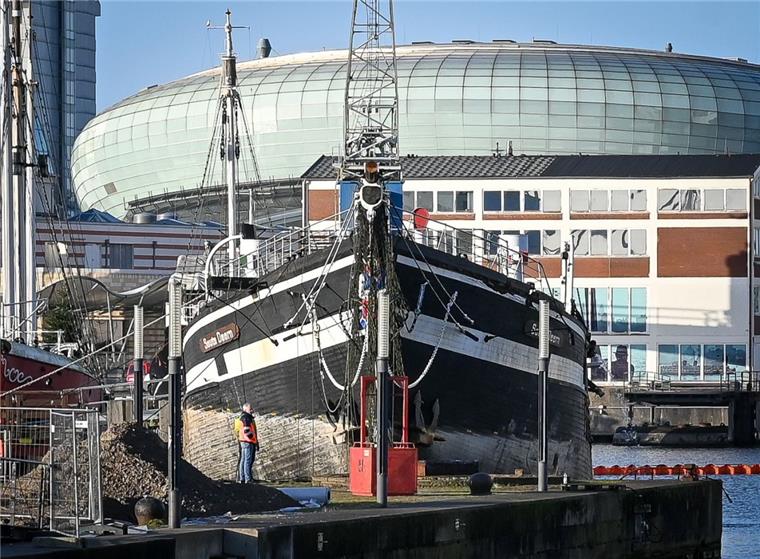 Die "Seute Deern" soll in Bremerhaven an die Baltimore-Pier geschleppt werden.

