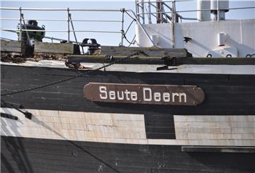 Die "Seute Deern" wird abgewrackt, aber nicht alles kommt auf den Müll. Einzelne Holzstücke will das Schifffahrtsmuseum präsparieren und als Souvenirs verkaufen.