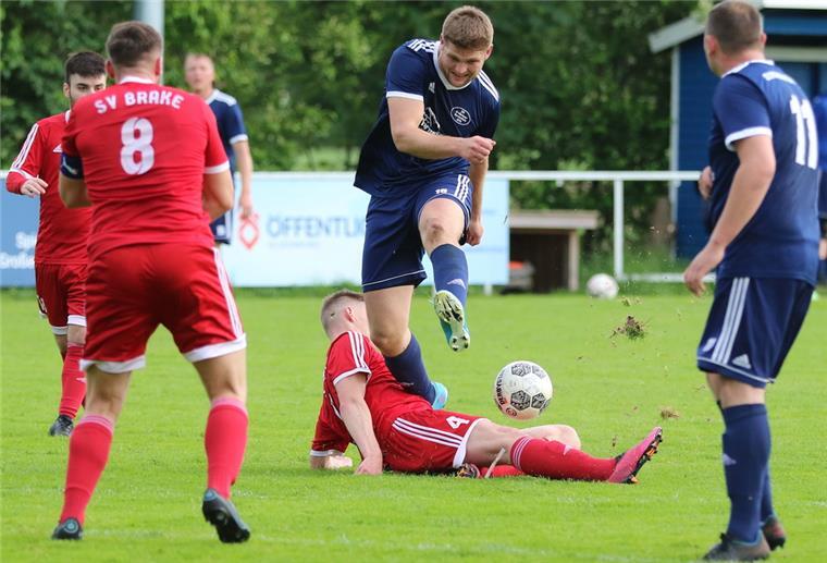 SV Brake II setzt nicht spielberechtigten Fußballer ein Die SG Großenmeerer TV/Bardenflether TB (blaue Trikots) verlor das vorletzte Spiel gegen den SV Brake II mit 3:6, doch die Partie wurde mit 5:0 für die Spielgemeinschaft gewertet.