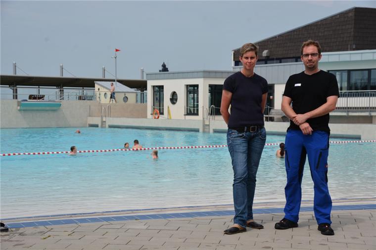 Nach dem Unfall in Bad Bederkesa: Sicherheit soll nicht baden gehen Die Sicherheit der Gäste im Watt’n Bad in Dorum-Neufeld hat für Die Sicherheit der Gäste im Watt’n Bad in Dorum-Neufeld hat für Kurdirektorin Sandra Langheim und Schwimmmeister Dirk Pape höchste Priorität. Sandra Langheim und Schwimmmeister Dirk Pape höchste Priorität.