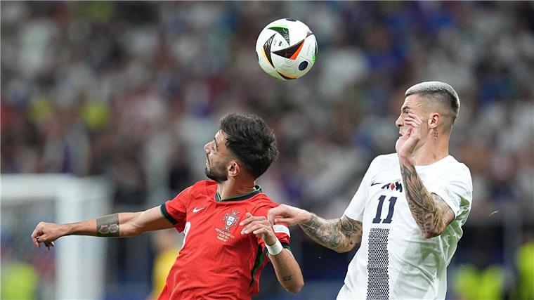 Weinender Ronaldo müht sich mit Portugal ins Viertelfinale Die Slowenen kämpften und hielten bis zum Schluss gut mit.