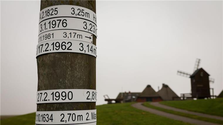 Die sogenannte Halligflut richtete insbesondere auf den Halligen große Schäden an.