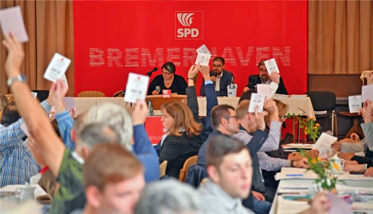 Die Sozialdemokraten stimmen beim Parteitag im Haus am Blink ab: Elf Kandidaten für die Bürgerschaftswahl und 26 für die Stadtverordnetenversammlung sind gewählt worden.