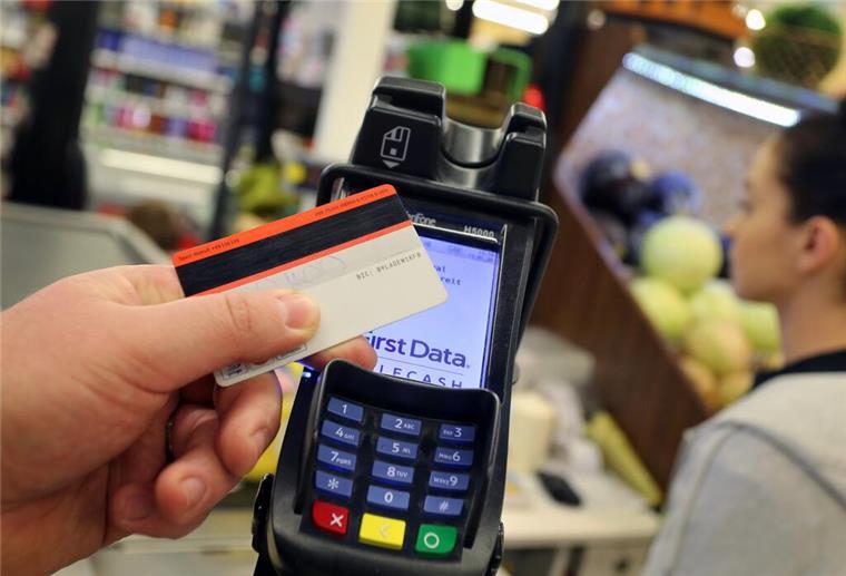 Die Sparkassen-Girocard wurde an der Kasse zum Teil abgewiesen.