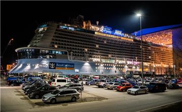 Die "Spectrum of the Seas" kann die Meyer Werft verlassen. 