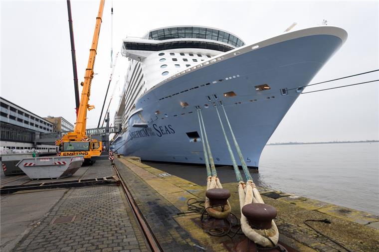 Die "Spectrum of the Seas" liegt an der Columbuskaje in Bremerhaven.