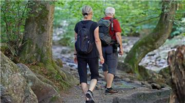 Die Sperrung eines Teilstücks des Heinrich-Heine-Weges im Ilsetal im Harz bleibt auch nach dem Abriss einer beschädigten Brücke aufrechterhalten.