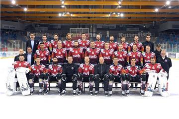Die Spieler der Fischtown Pinguins stellten sich am Mittwoch in ihren neuen Trikots fürs Mannschaftsfoto auf.