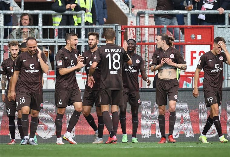 Die Spieler vom FC St. Pauli haben drei anstrengende Begegnungen vor sich.