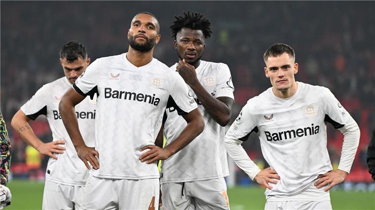 War es die Anfield-Atmosphäre? Bayers bittere Lehrstunde Die Spieler von Bayer Leverkusen mussten enttäuscht die Heimreise antreten.