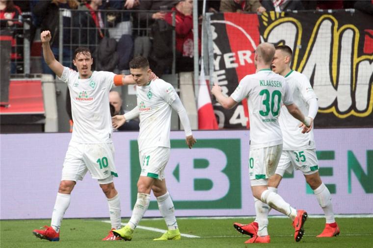 Werder gewinnt Auswärtsspiel in Leverkusen Die Spieler von Werder Bremen jubeln über den Treffer zum 2:0.