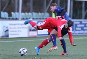 Die Spielpause bis mindestens 19. April betrifft auch den Bezirksligisten SV Brake (Spieler im roten Trikot). Auch der Trainingsbetrieb ist zurzeit ausgesetzt.